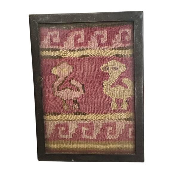 Vintage Rosewood Box with Pre
Columbian Fabric in Glass - Picture 1 of 10